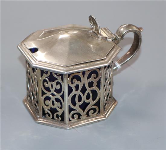 An early Victorian octagonal silver mustard pot, John Wilmin Figg, London, 1838, 7cm.